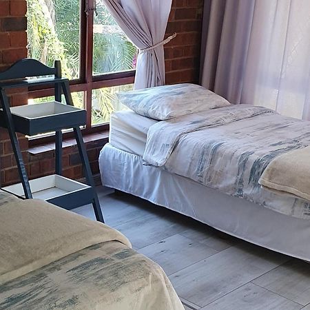 Summer Sand Holiday Cottages Scottburgh Esterno foto