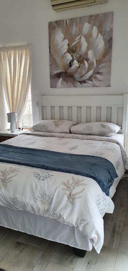 Summer Sand Holiday Cottages Scottburgh Esterno foto