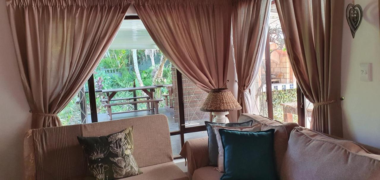 Summer Sand Holiday Cottages Scottburgh Esterno foto